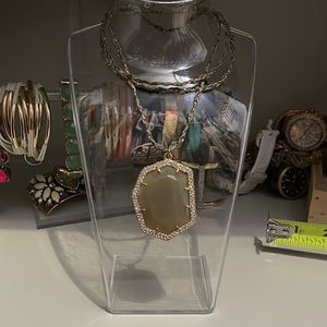 Long necklace with stone